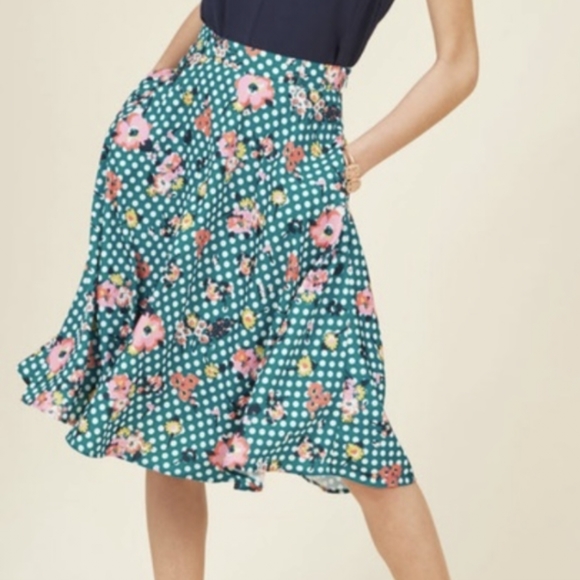 Modcloth Polka Dot Swing Skirt - Picture 1 of 10